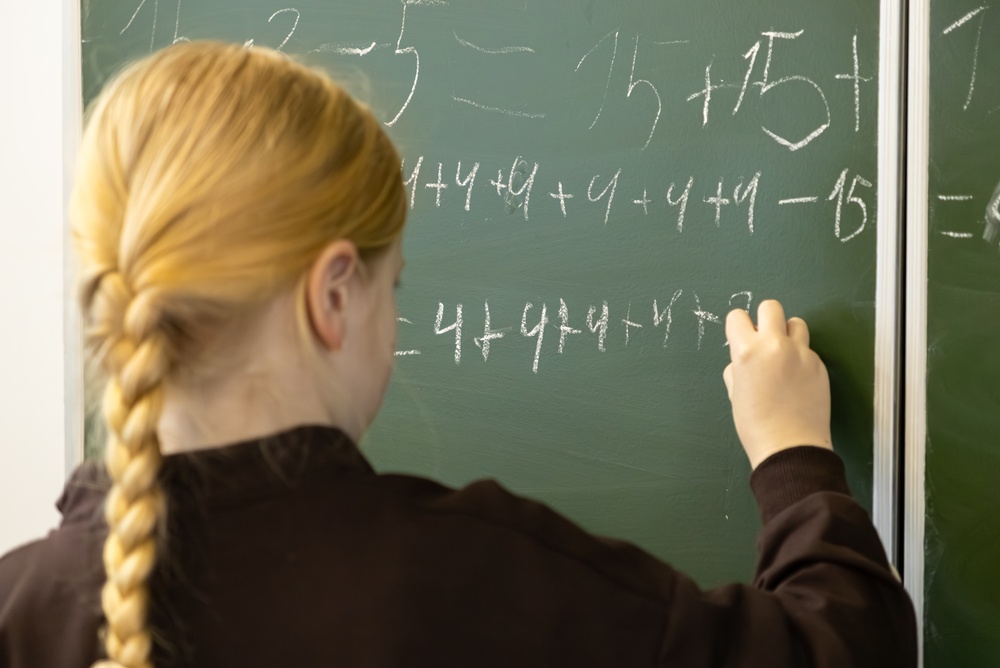 Diferențele de performanță între fete și băieți la matematică: Radu Gologan explică factorii de influență