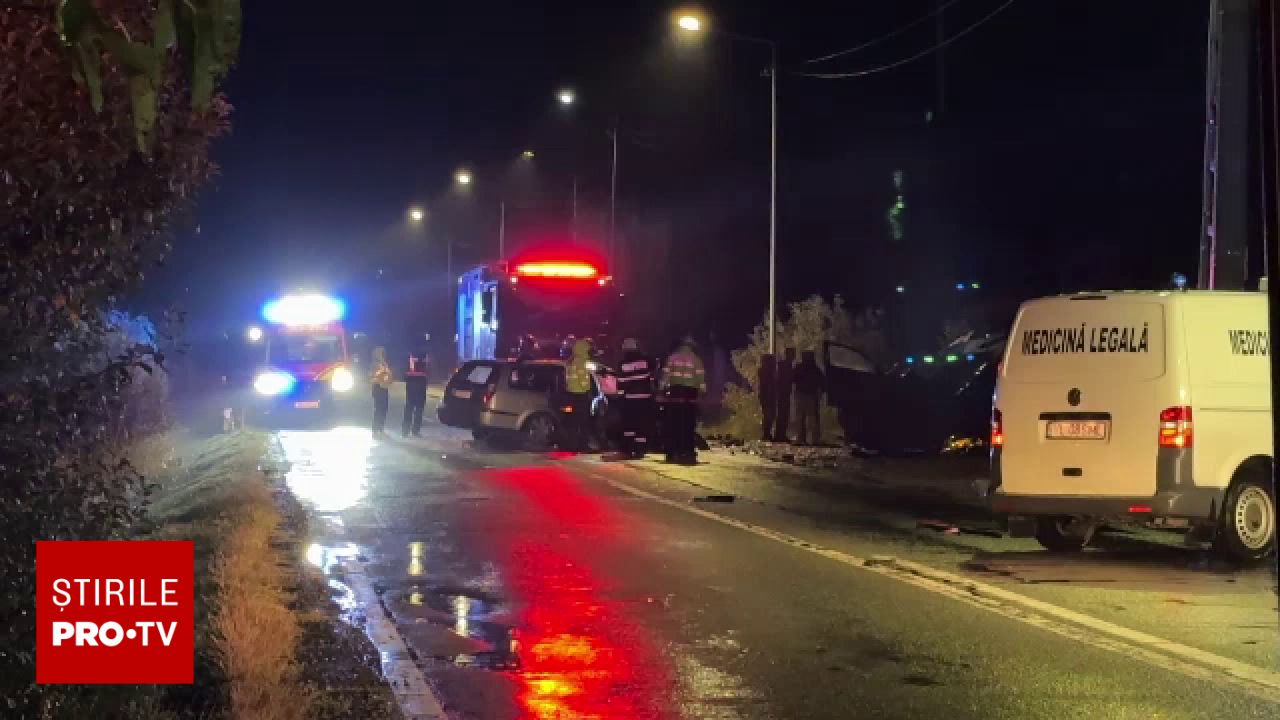 Tragedie pe DN 67 în Vâlcea: Trei tineri au murit după ce mașina a tăiat curba pe șoseaua udă