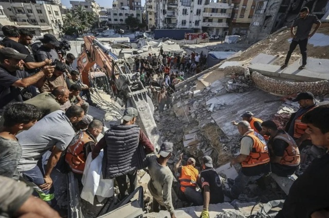 Tragedie în orașul Gaza: Un bloc de șase etaje s-a prăbușit, strângând zeci de victime