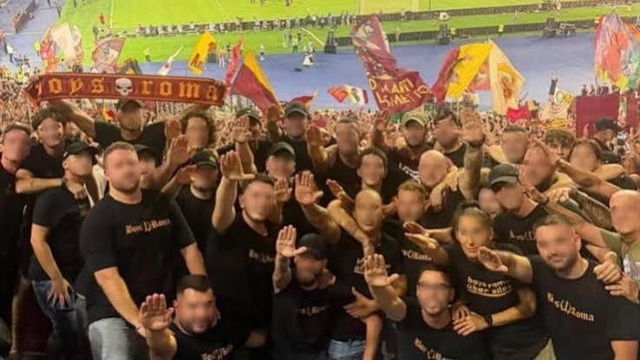 16 suporți ai echipei AS Roma sunt vetați de pe stadioanele din Italia după un gest controversat