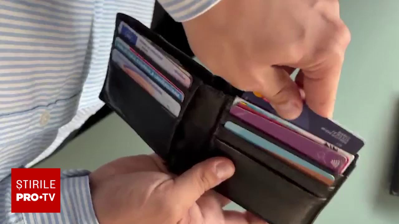 Două femei din Alba au fost cercetate după ce au folosit un card bancar găsit pe stradă