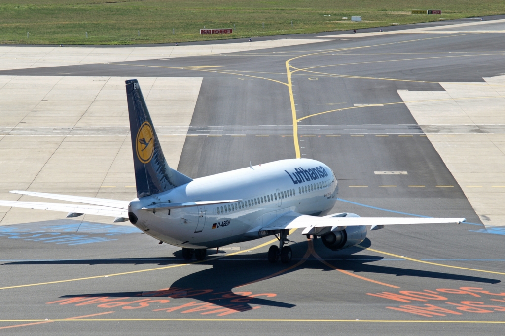 Un avion Boeing 747-8 al Lufthansa a evitat un impact critic pe pista de la Los Angeles