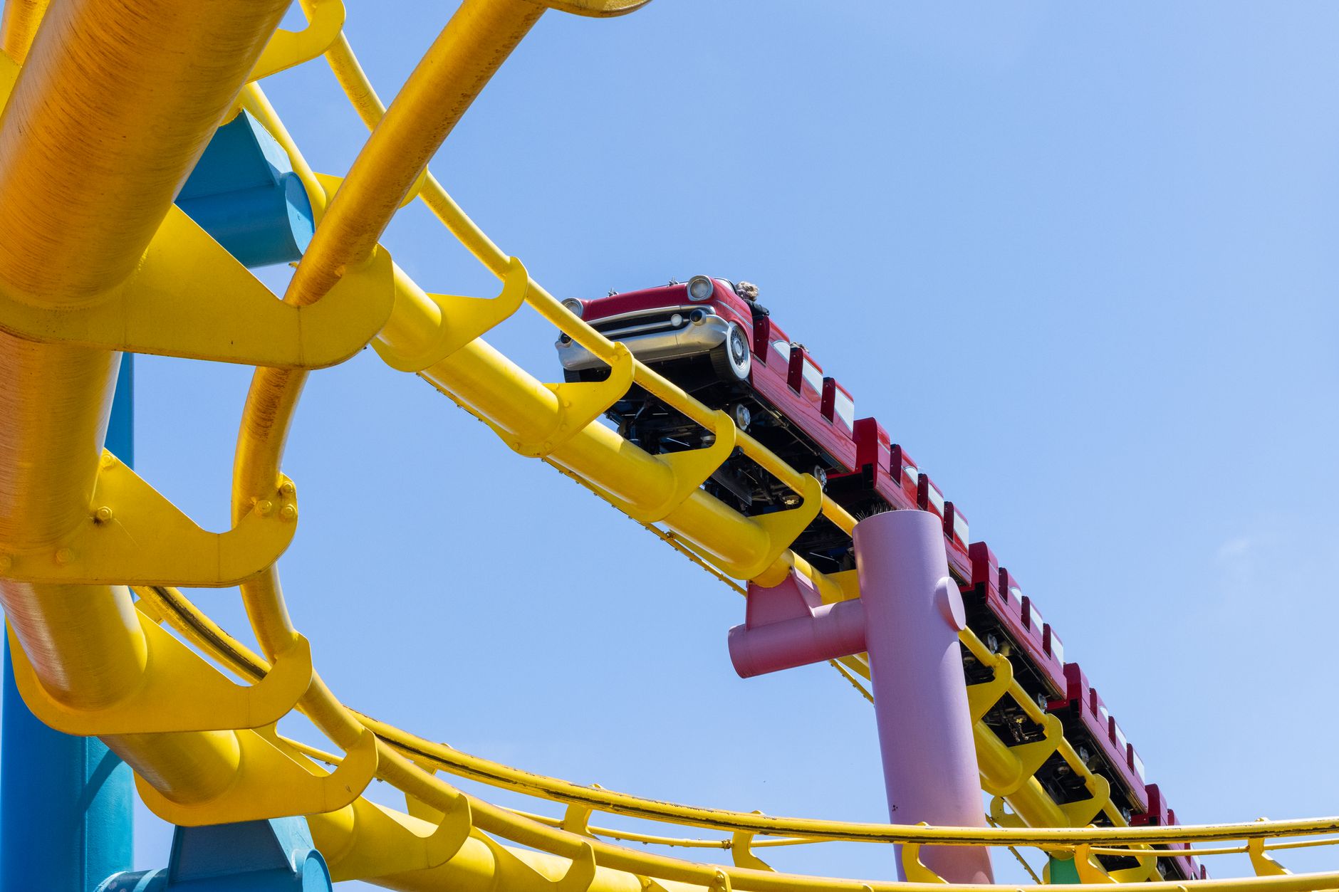 Tragedie într-un parc de distracții din SUA: un mort și mai mulți răniți la o atracție de tip rollercoaster