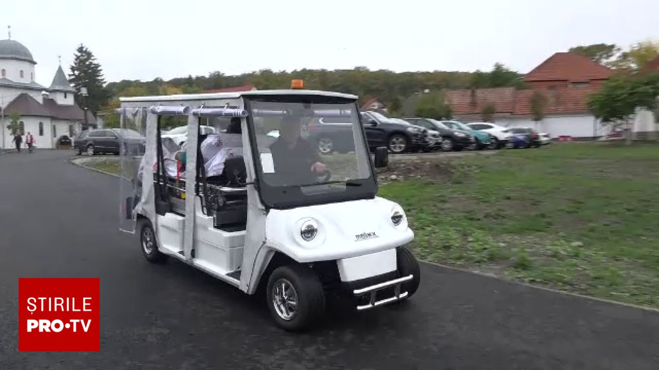 Spitalul din Reghin introduce o mașinuță electrică pentru transportul rapid și sigur al pacienților