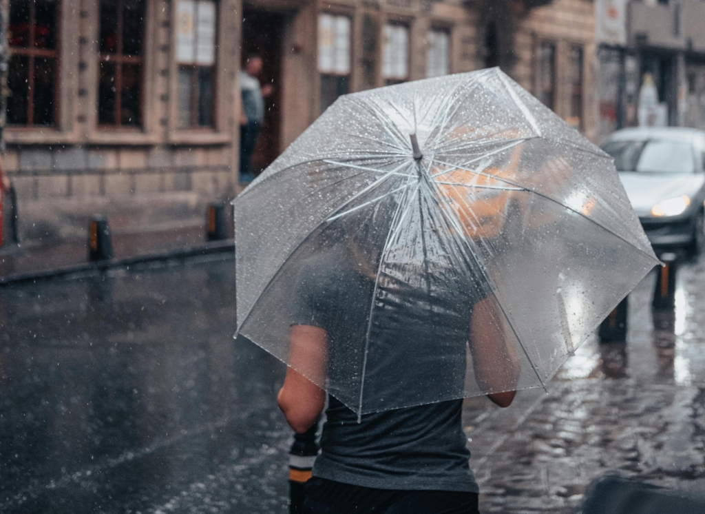 Prognoza meteorologică pentru următoarele patru săptămâni: se anunță temperaturi mai mici și ploi în anumite zone