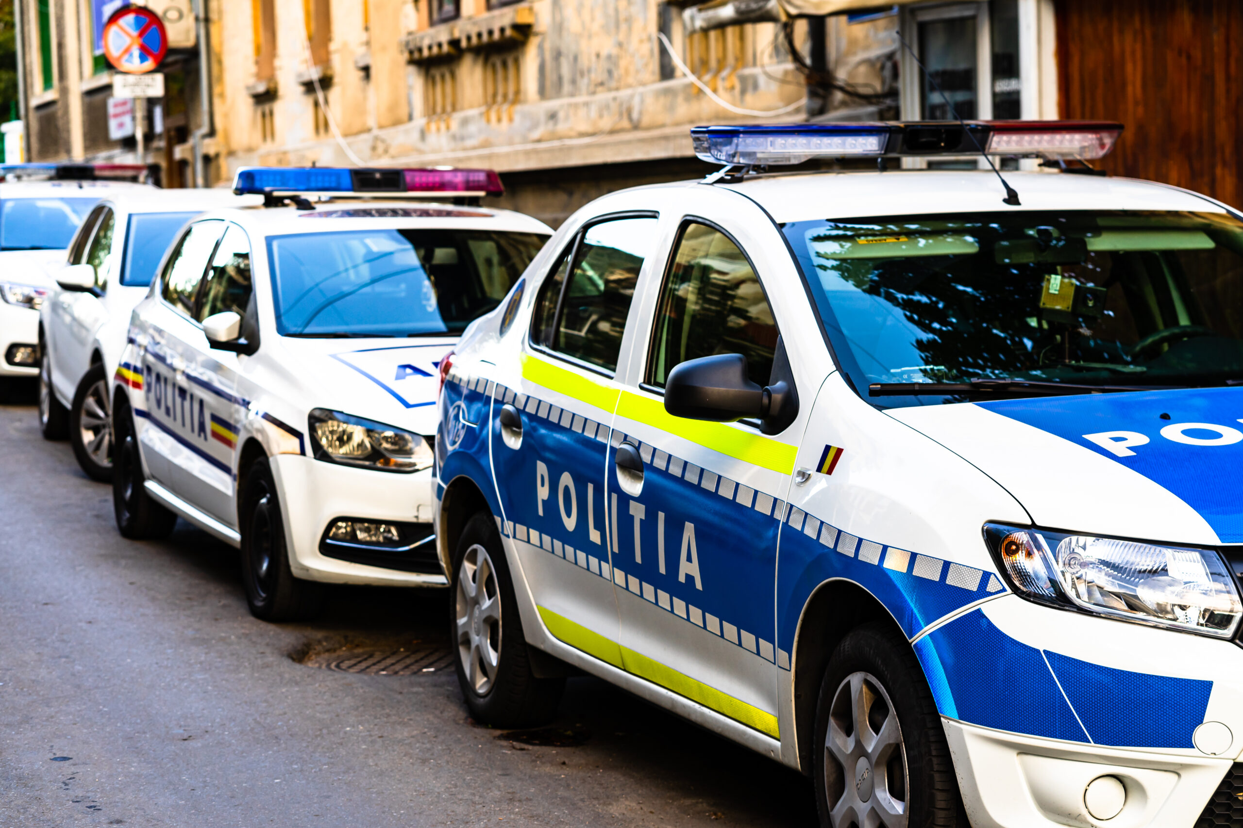 Scandal în Suceava: Un polițist a fost imobilizat și încătușat de proprii colegi după un comportament agresiv