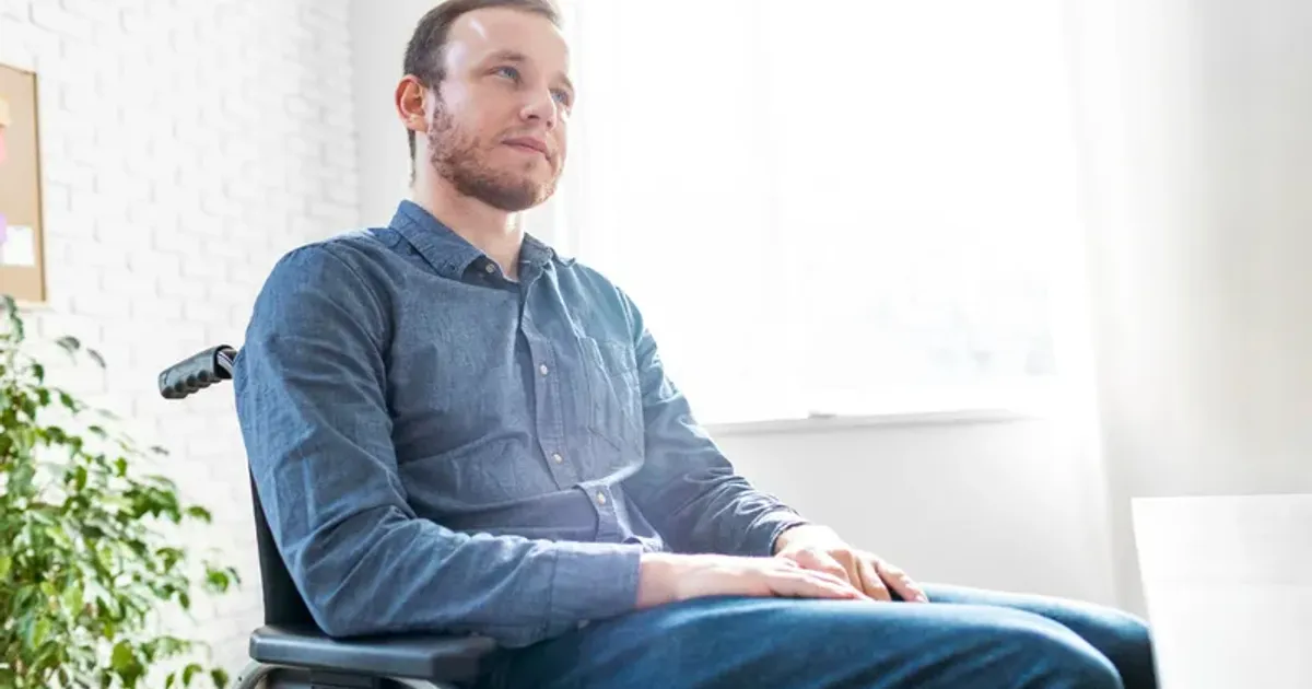 Ajutor pentru persoanele cu handicap: diferența dintre asistentul personal și indemnizația de însoțitor