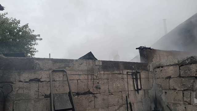 Incendiu de amploare în Brăila: Trei locuințe au fost cuprinse de flăcări pe o suprafață vastă