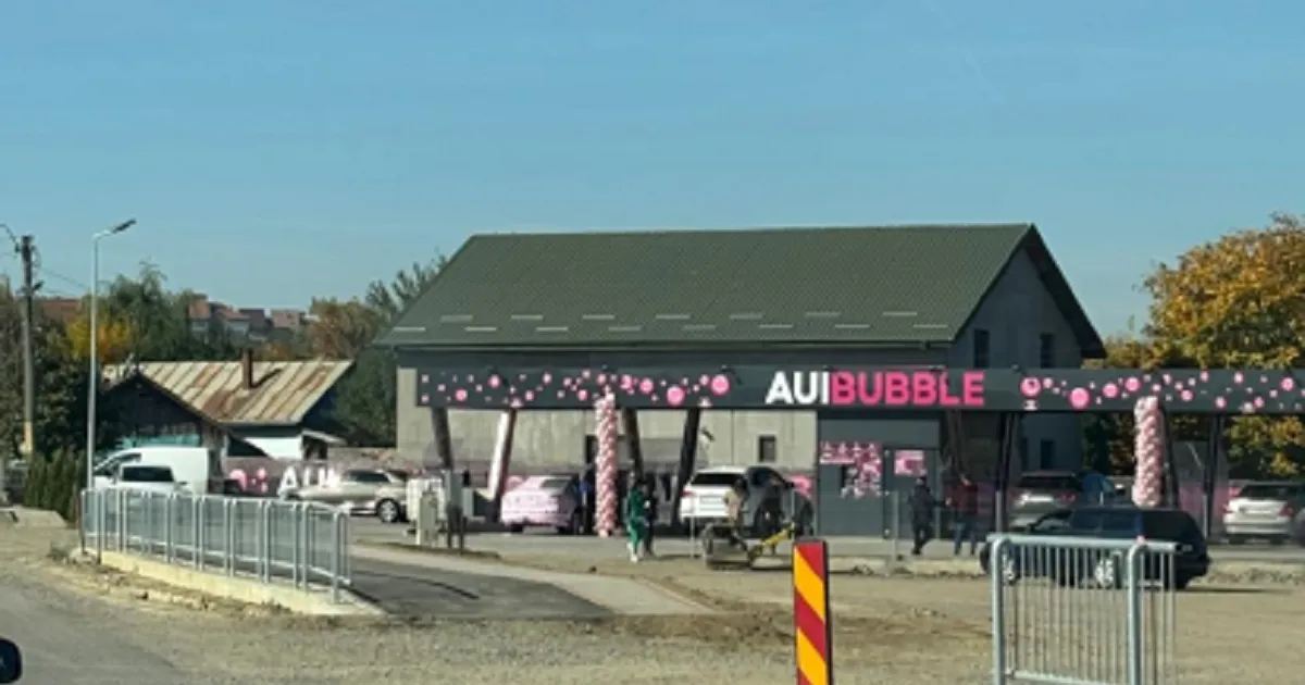 Controversă în Podu Iloaiei: Spălătorie auto deținută de fiica primarului funcționează fără aviz de acces