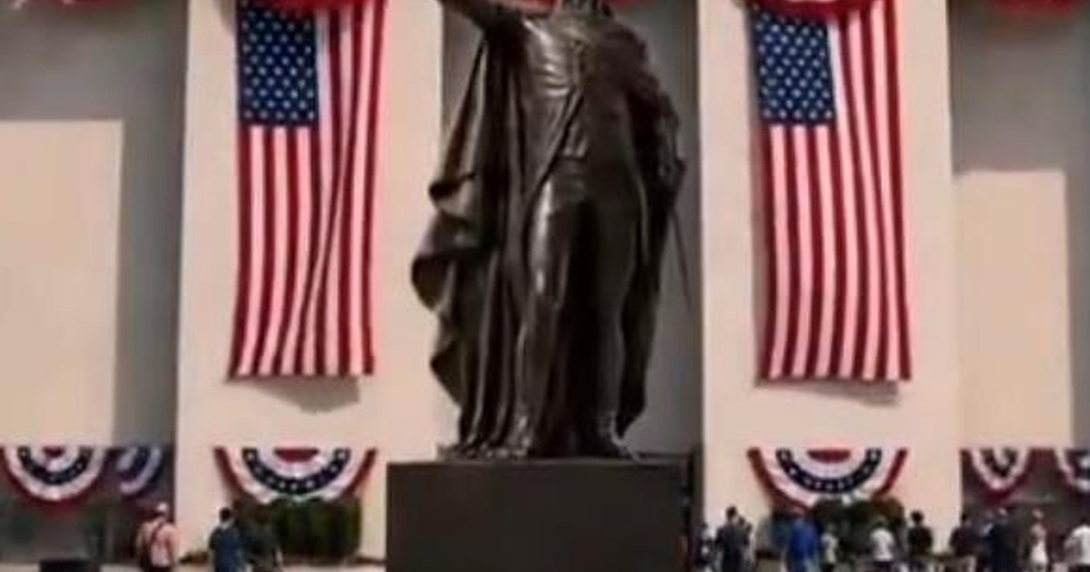 Trump propune instalarea unei statui colosale a lui George Washington în fața Muzeului Național de Istorie Americană