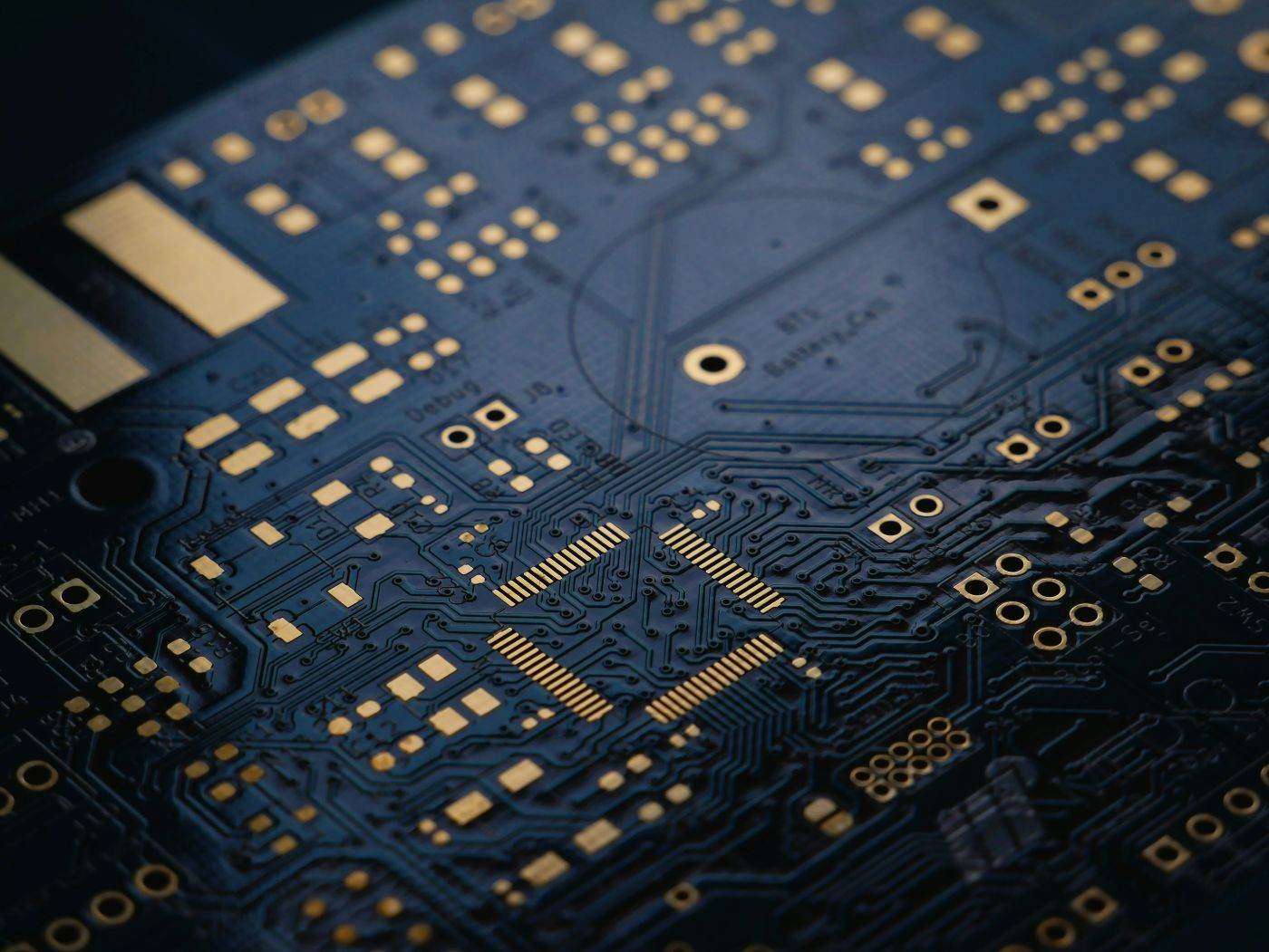Microsoft dezvoltă propriile cipuri AI pentru a diminua dependența de Nvidia