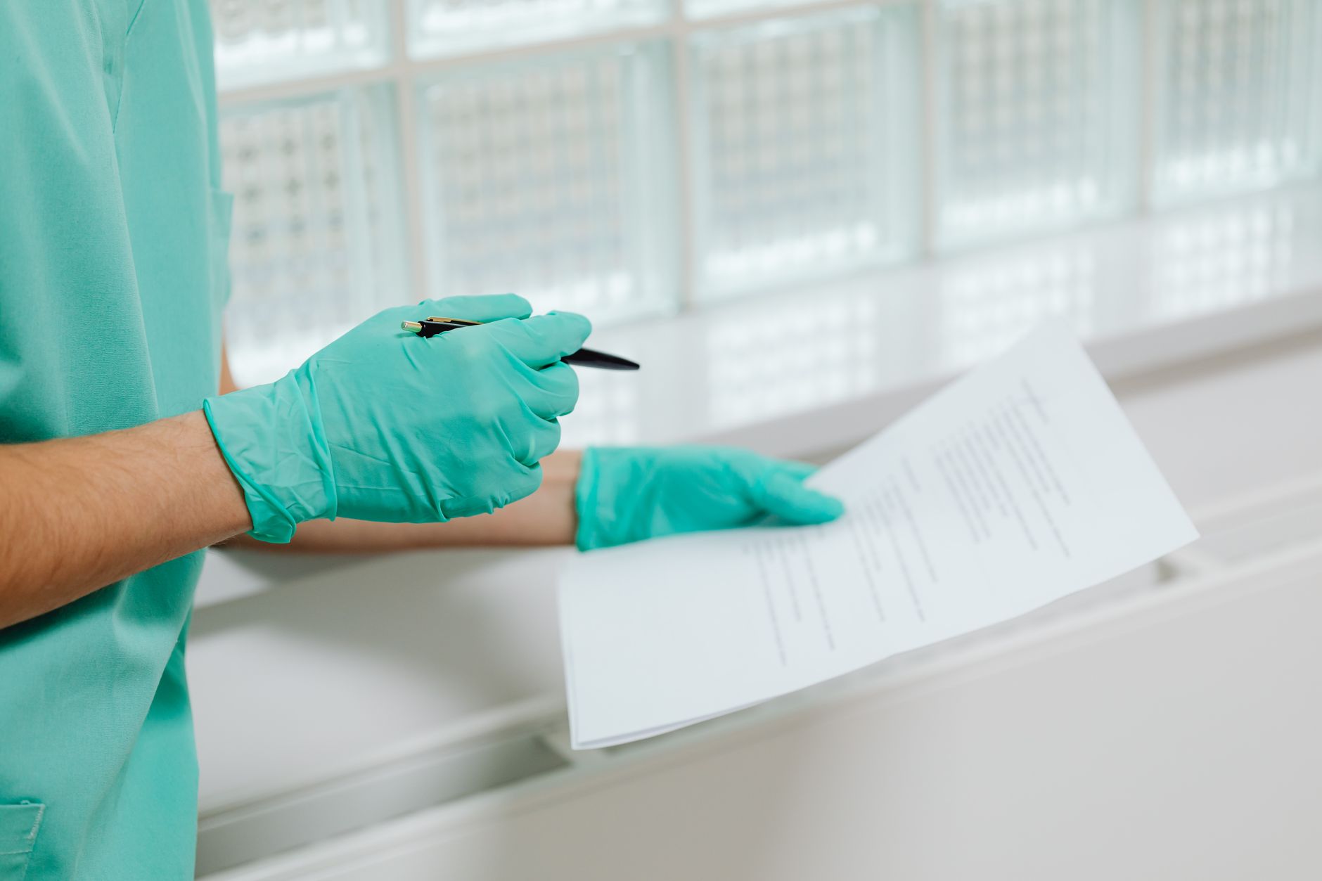 Controversă la examenul de medic specialist: rezidenții reclamă bareme eronate și cer sesiuni noi