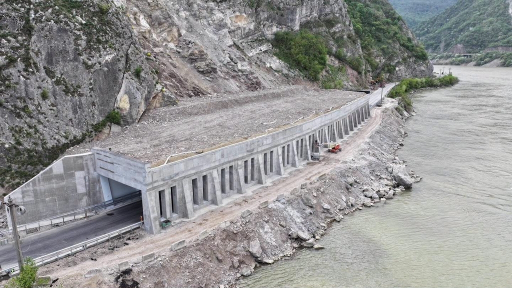 Semnat contractul pentru consolidarea Centurii Călimănești, pe DN 7CC. Veți întâmpina restricții de trafic