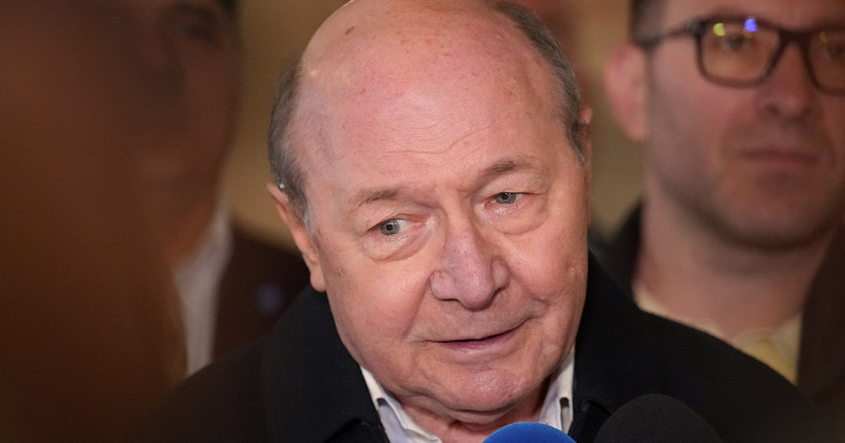 Traian Băsescu propune două variante pentru rezolvarea crizei politice din România