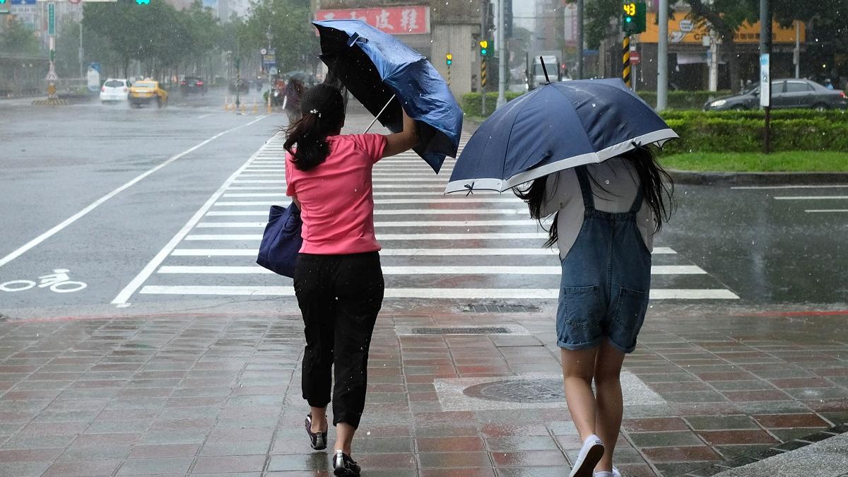 Avertisment meteo de cod galben pentru vânt puternic în mai multe județe din România
