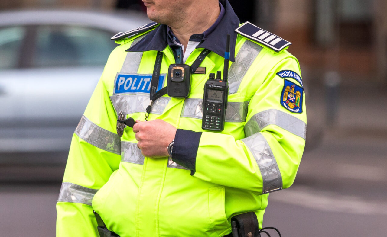 Polițiștii locali vor folosi camere audio-video în teren. Cum funcționează noile bodycam-uri