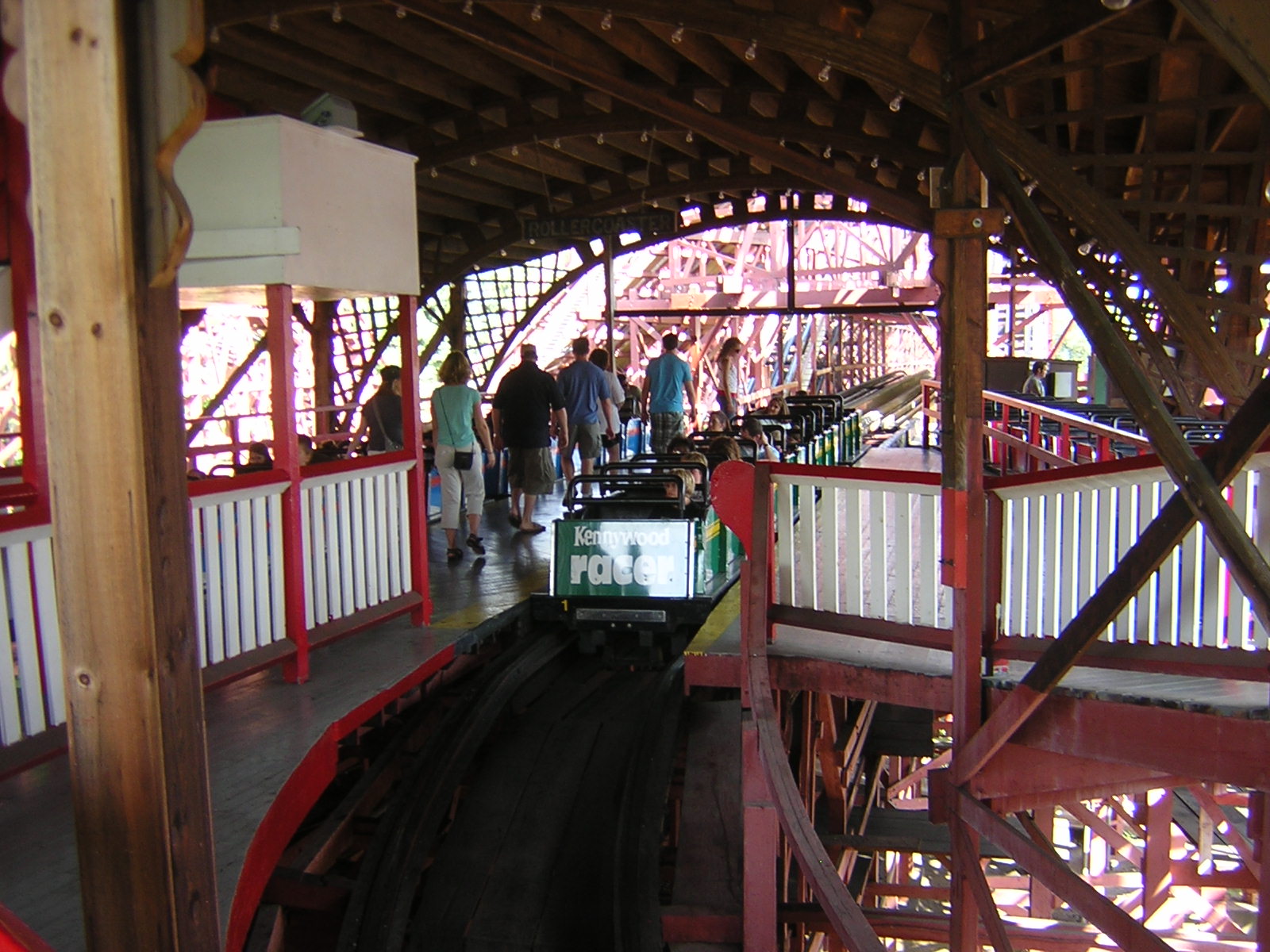 Tragedie într-un parc de distracții din SUA: un mort și mai mulți răniți după un incident la un roller coaster