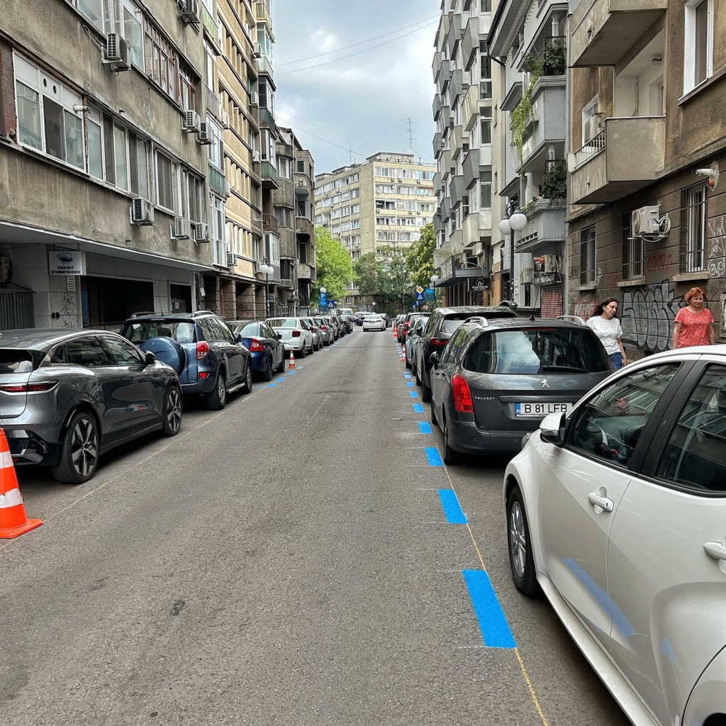 Rolul real al sferelor de beton de pe trotuare: de ce sunt instalate aceste obstacole în orașe