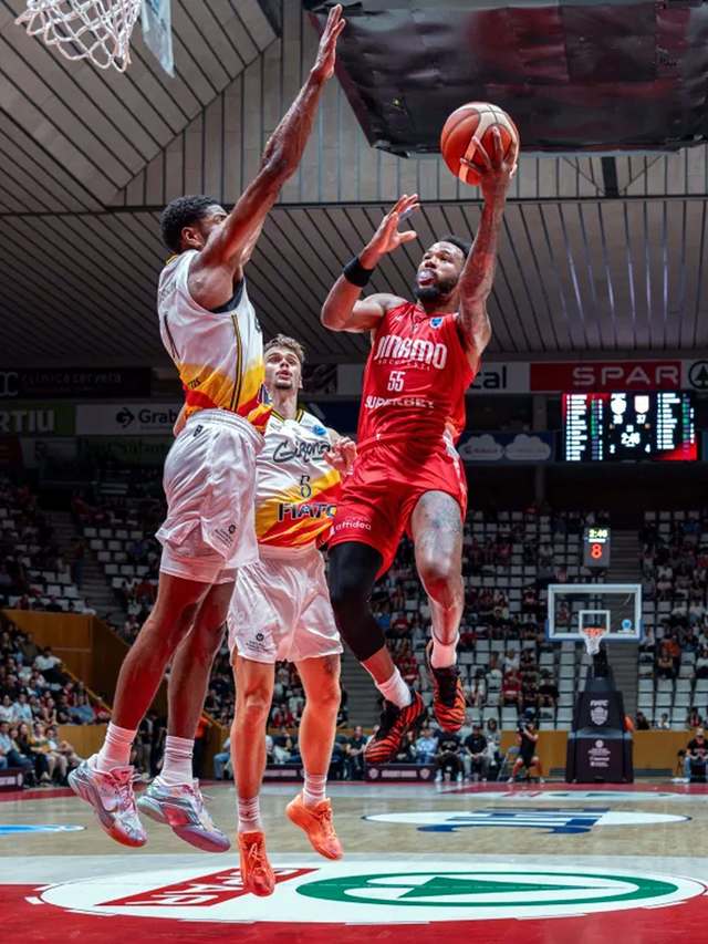 Dinamo București a obținut prima victorie în FIBA Europe Cup după un duel împotriva echipei Szolnoki