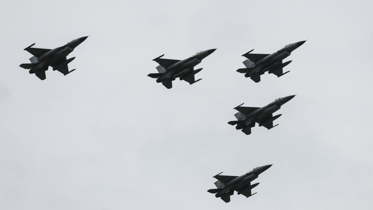 Avioane F-16 și elicopter ridicate de urgență în Tulcea după detectarea unor ținte aeriene lângă graniță